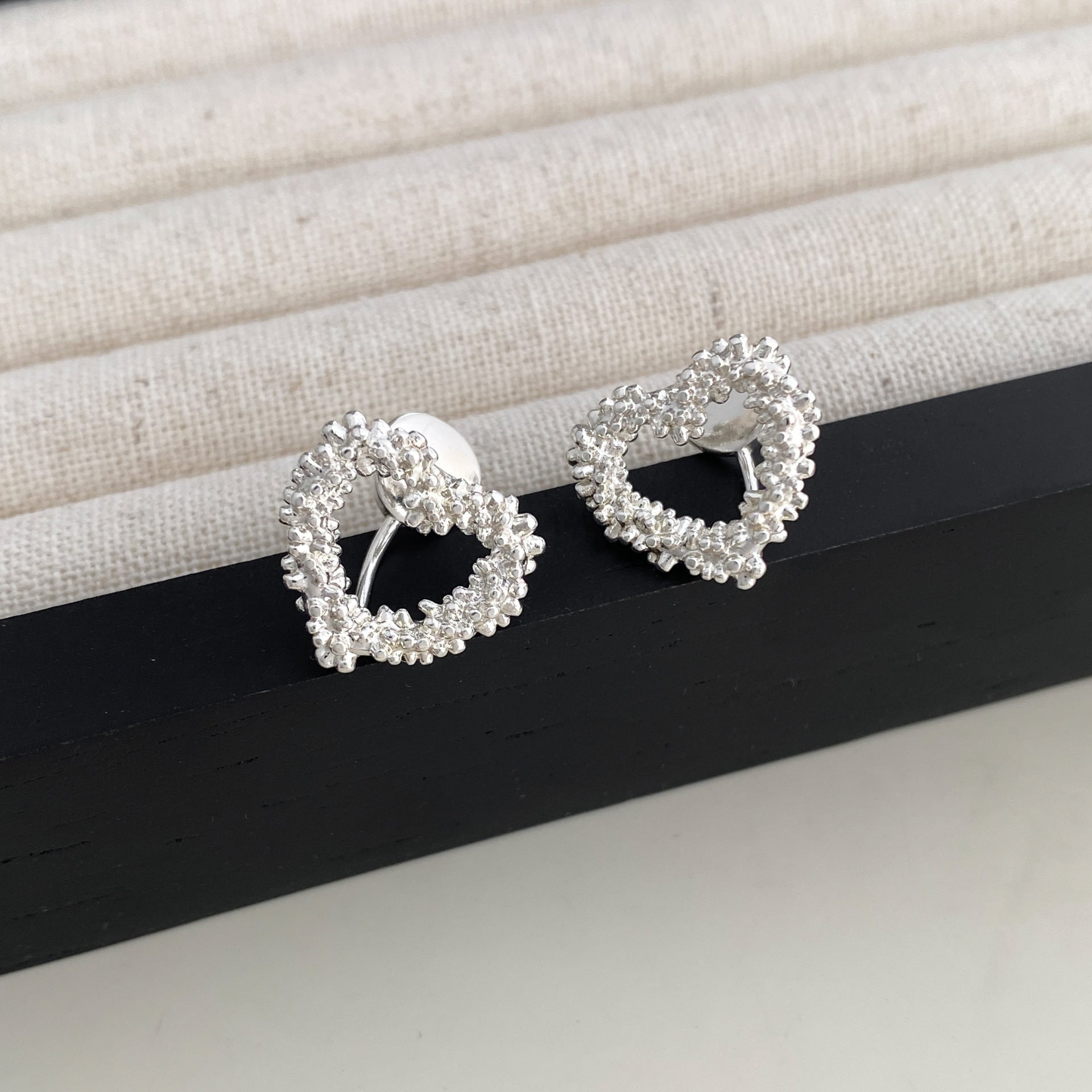 High-end Minimalist Versatile Hollow-out Luxury Earrings